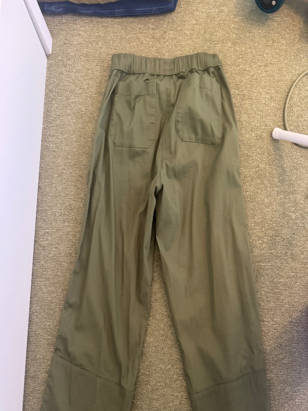 Green cropped pact easy on pants - Picture 3 of 3